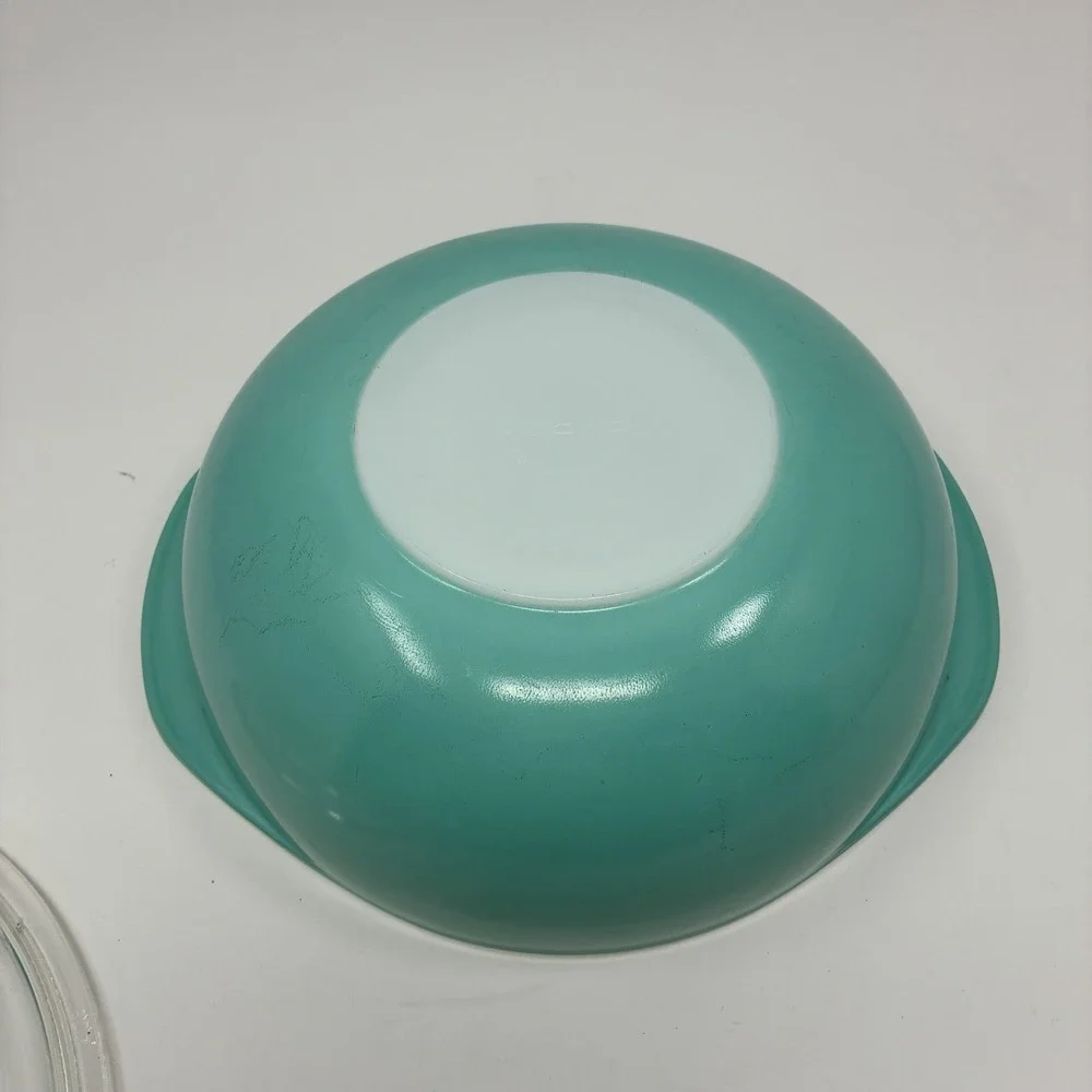 Vintage PYREX 024 Turquoise Glass Casserole Dish w Lid 2 QT Robins Egg Blue